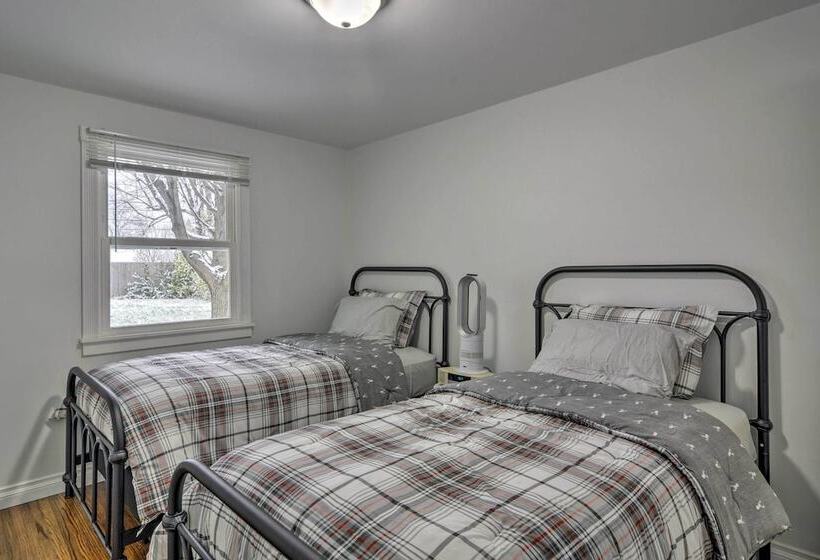 Serene Buffalo Dwelling W/ Backyard Bbq Patio