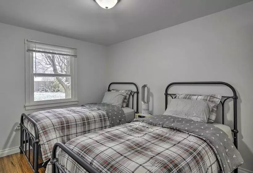 Serene Buffalo Dwelling W/ Backyard Bbq Patio