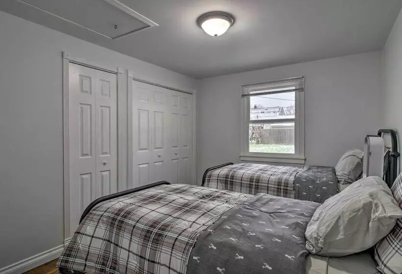 Serene Buffalo Dwelling W/ Backyard Bbq Patio