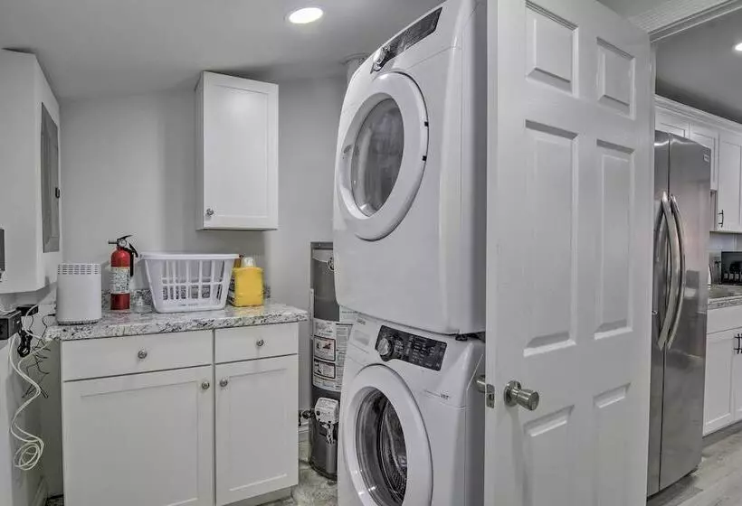 Serene Buffalo Dwelling W/ Backyard Bbq Patio