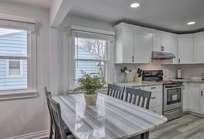 Serene Buffalo Dwelling W/ Backyard Bbq Patio