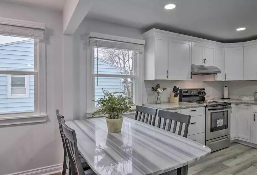 Serene Buffalo Dwelling W/ Backyard Bbq Patio