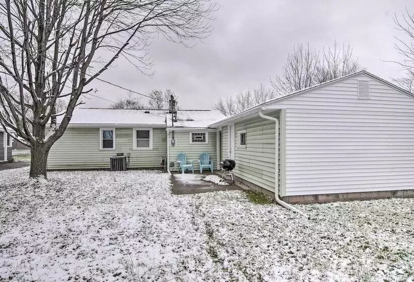 Serene Buffalo Dwelling W/ Backyard Bbq Patio