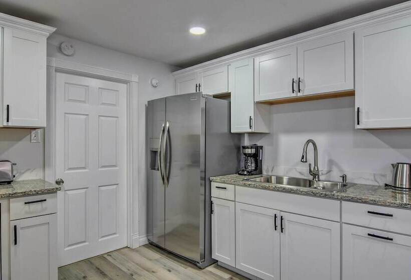 Serene Buffalo Dwelling W/ Backyard Bbq Patio