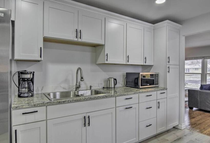 Serene Buffalo Dwelling W/ Backyard Bbq Patio