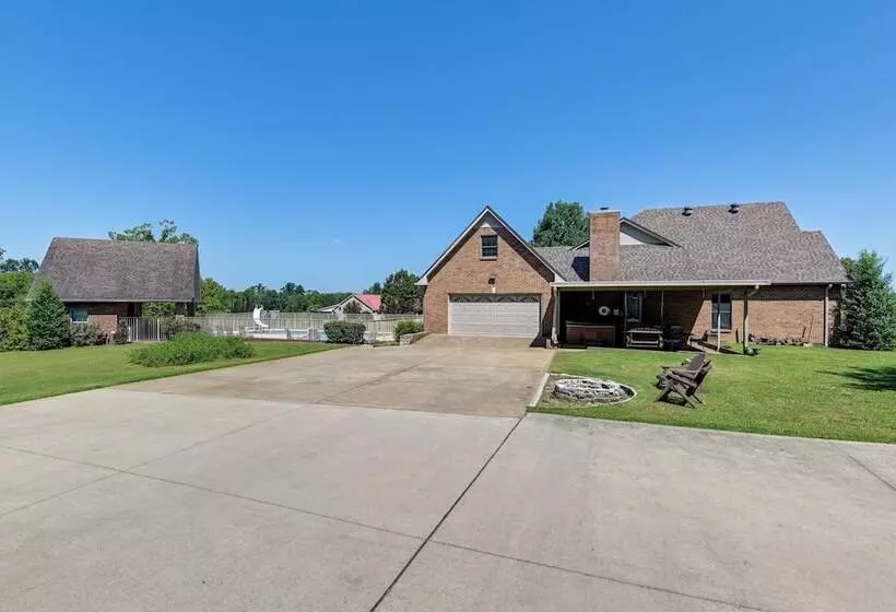 Lebanon Family Getaway W/ Pool, Bikes & Trails!