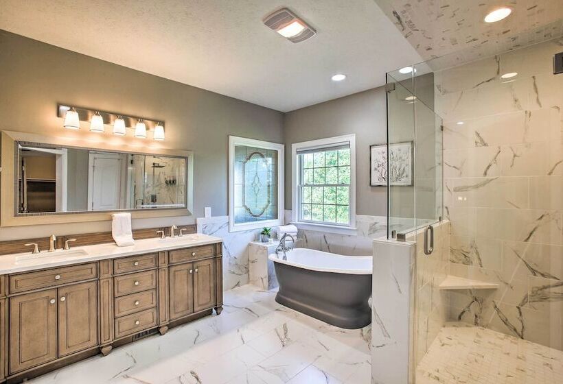 Lebanon Family Getaway W/ Pool, Bikes & Trails!