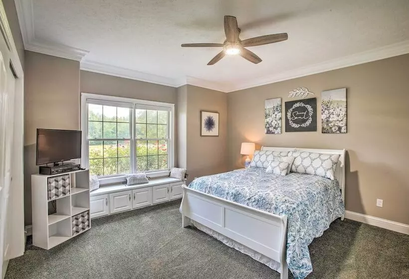 Lebanon Family Getaway W/ Pool, Bikes & Trails!