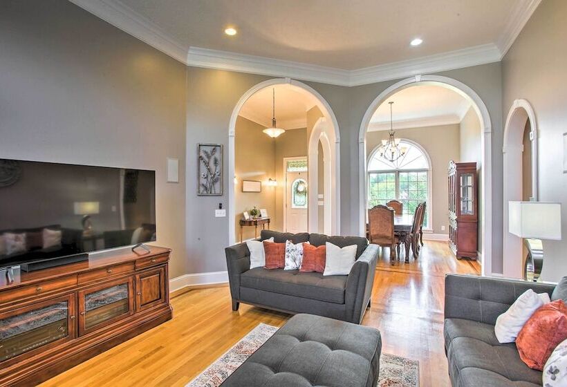 Lebanon Family Getaway W/ Pool, Bikes & Trails!