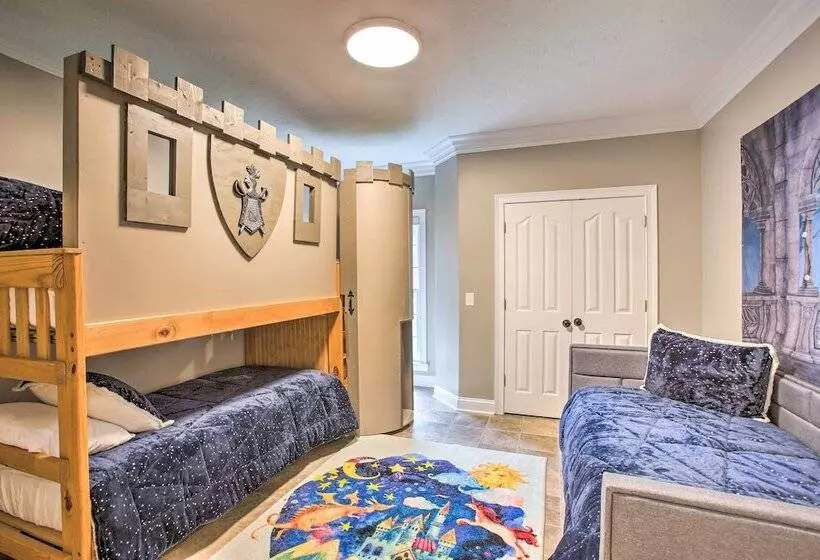 Lebanon Family Getaway W/ Pool, Bikes & Trails!