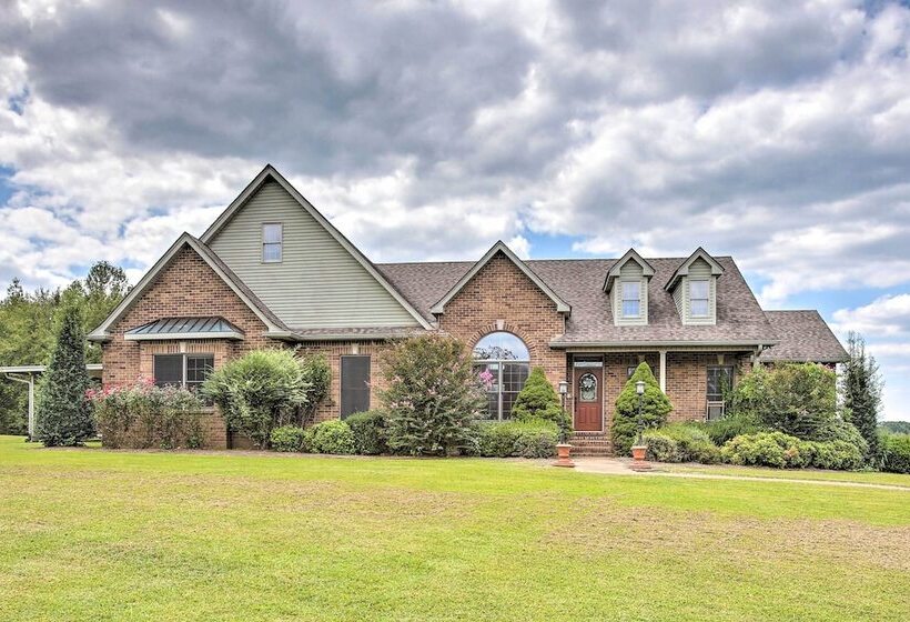 Lebanon Family Getaway W/ Pool, Bikes & Trails!