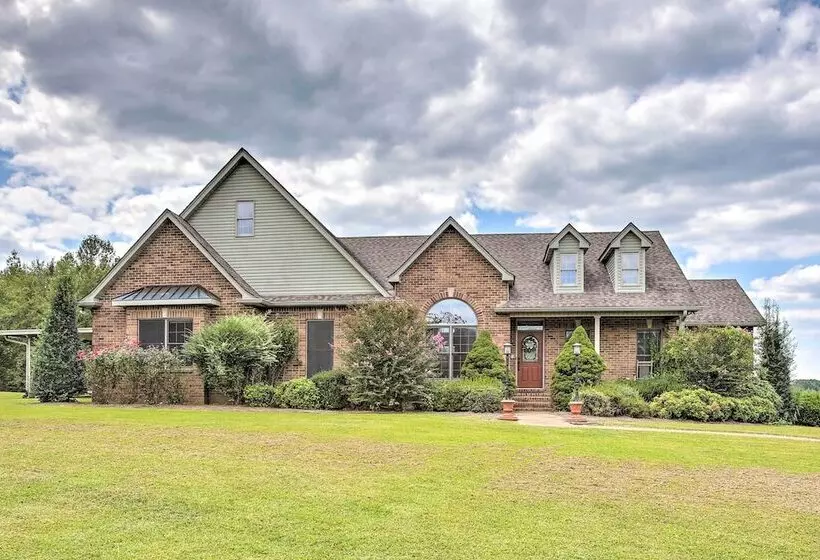 Lebanon Family Getaway W/ Pool, Bikes & Trails!