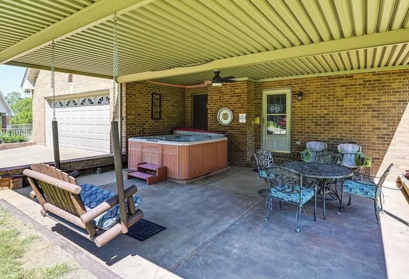 Lebanon Family Getaway W/ Pool, Bikes & Trails!