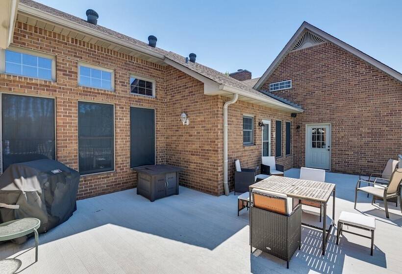 Lebanon Family Getaway W/ Pool, Bikes & Trails!