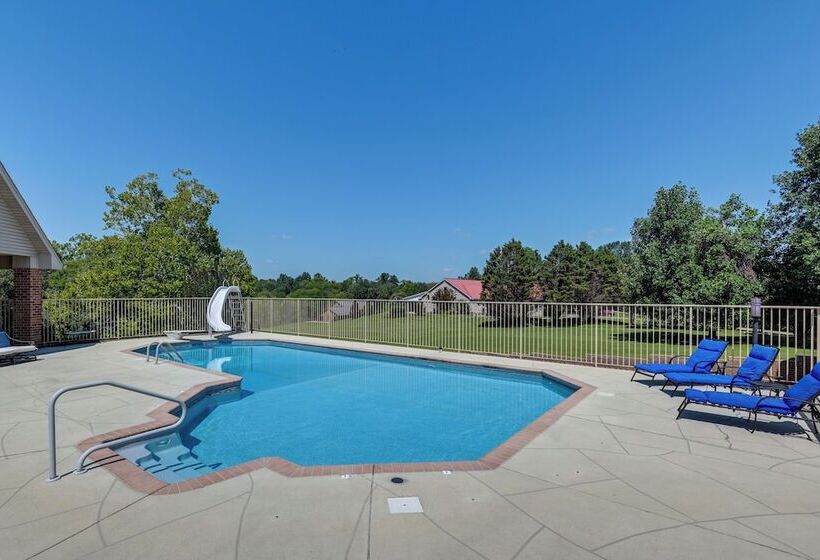 Lebanon Family Getaway W/ Pool, Bikes & Trails!