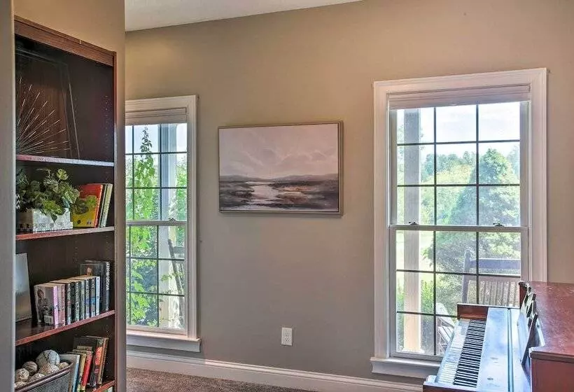 Lebanon Family Getaway W/ Pool, Bikes & Trails!