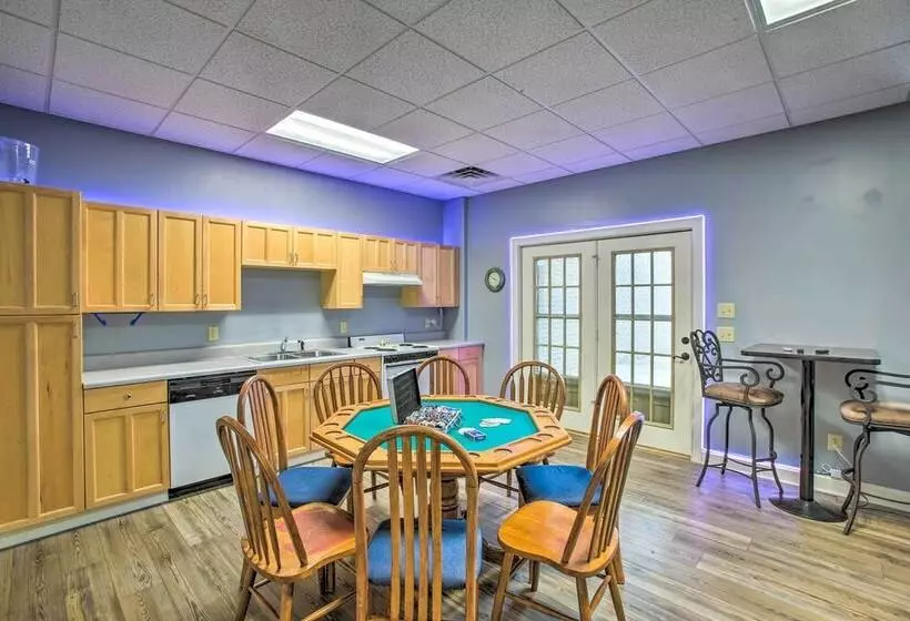 Lebanon Family Getaway W/ Pool, Bikes & Trails!