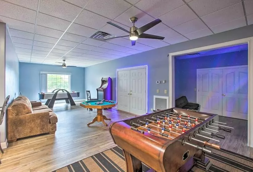 Lebanon Family Getaway W/ Pool, Bikes & Trails!