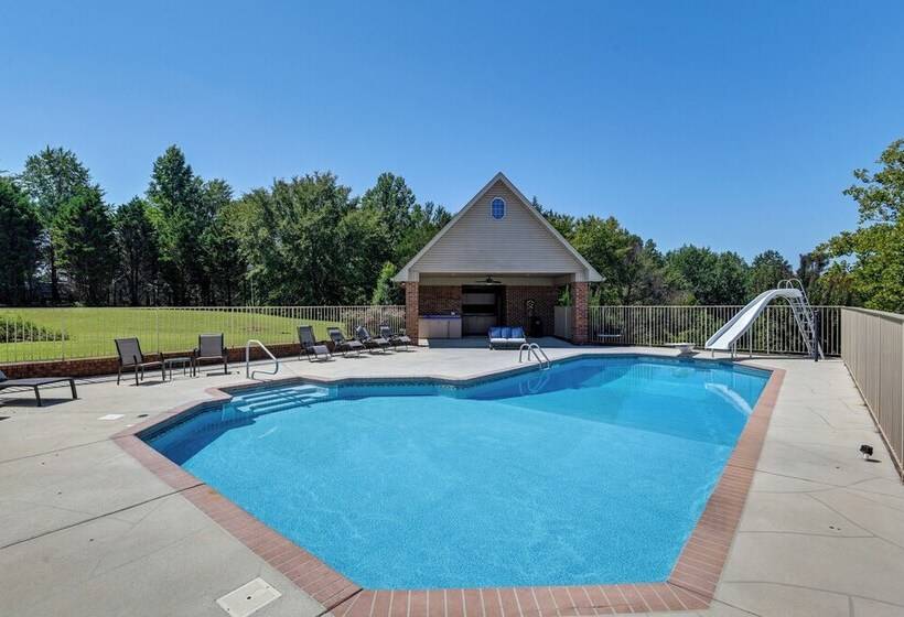 Lebanon Family Getaway W/ Pool, Bikes & Trails!