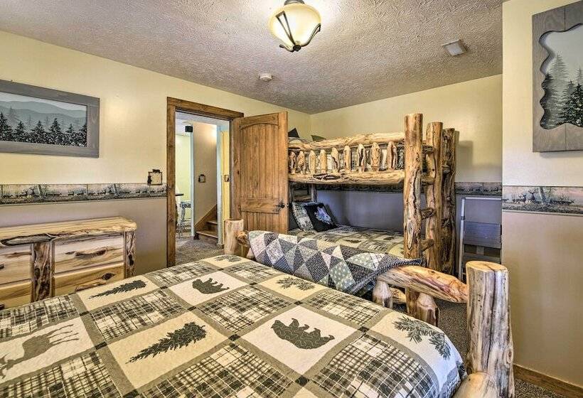 Strawberry Plains Cabin: Private Pond & Game Room!