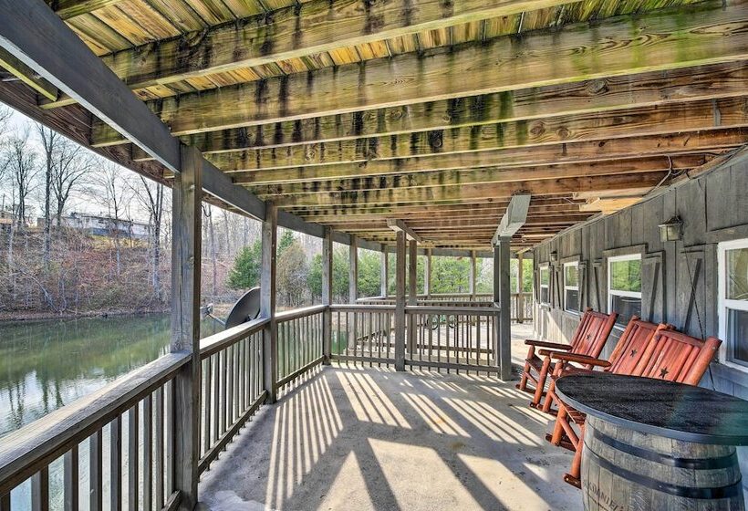 Strawberry Plains Cabin: Private Pond & Game Room!