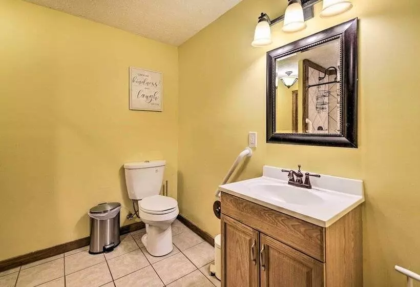 Strawberry Plains Cabin: Private Pond & Game Room!