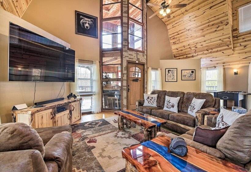 Strawberry Plains Cabin: Private Pond & Game Room!