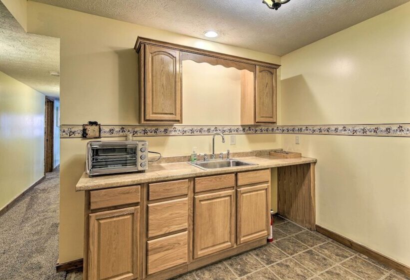 Strawberry Plains Cabin: Private Pond & Game Room!