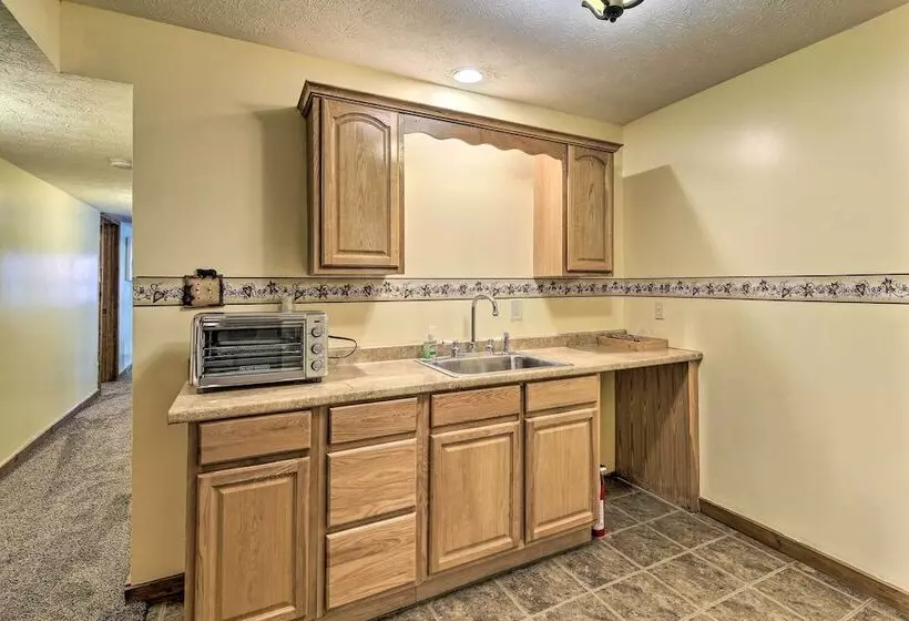 Strawberry Plains Cabin: Private Pond & Game Room!