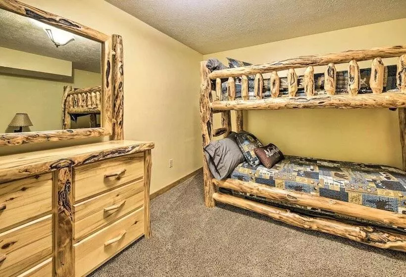 Strawberry Plains Cabin: Private Pond & Game Room!