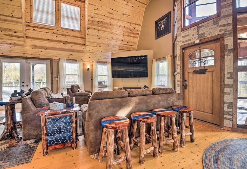 Strawberry Plains Cabin: Private Pond & Game Room!