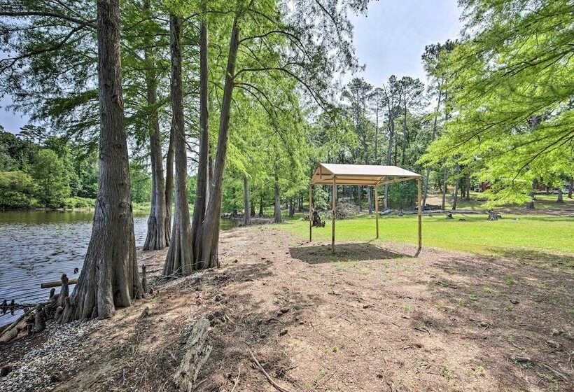 Stunning Avinger Retreat On Lake O  The Pines