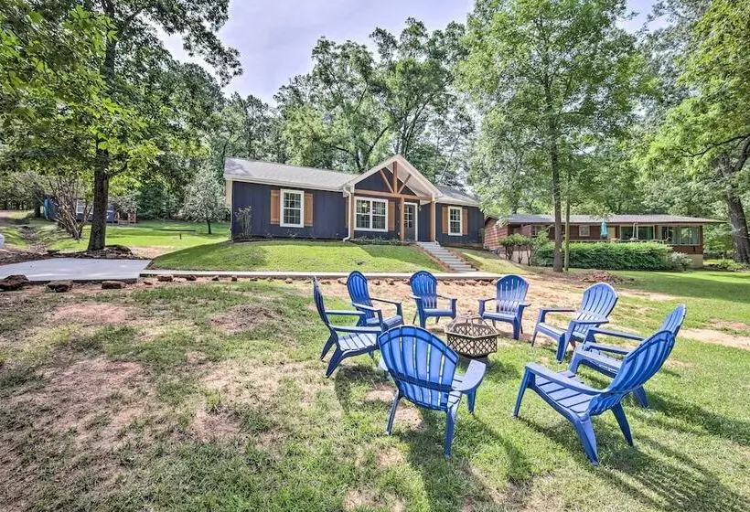 Stunning Avinger Retreat On Lake O  The Pines