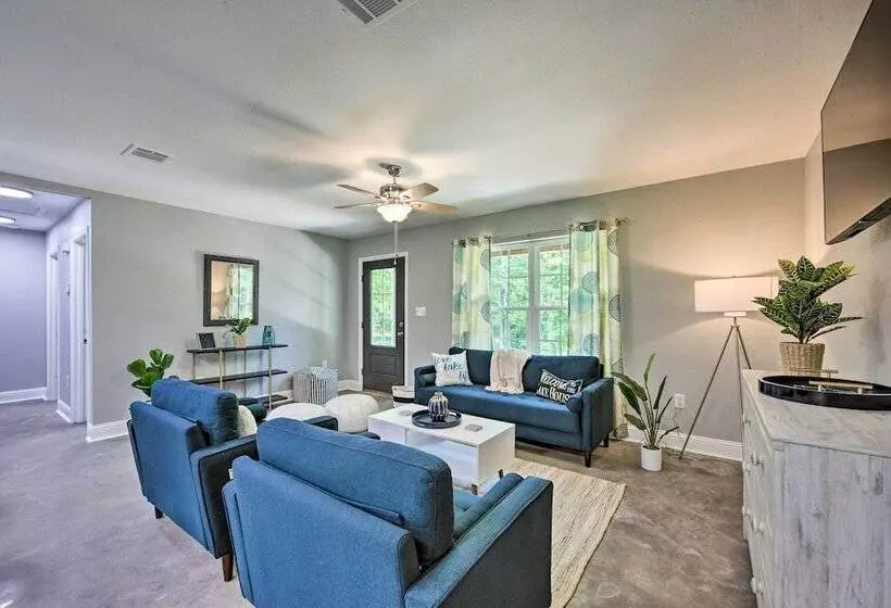 Stunning Avinger Retreat On Lake O  The Pines