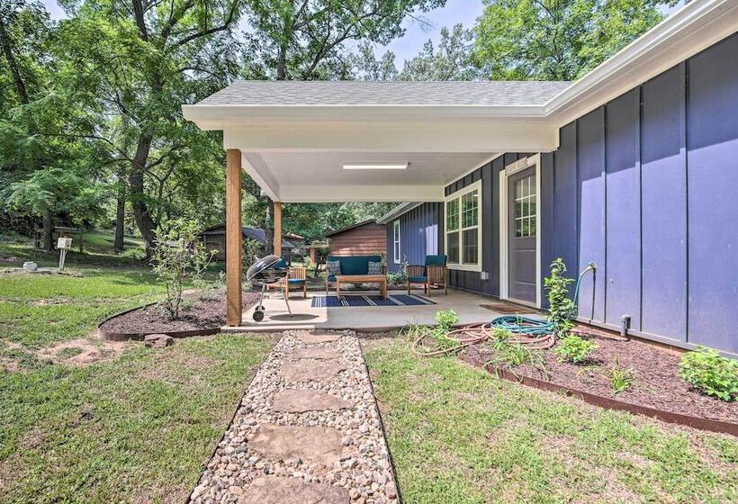 Stunning Avinger Retreat On Lake O  The Pines