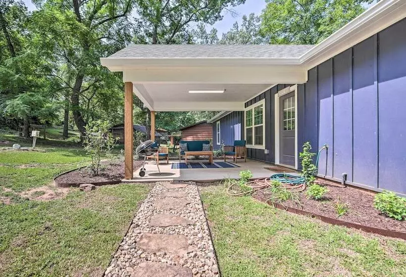 Stunning Avinger Retreat On Lake O  The Pines