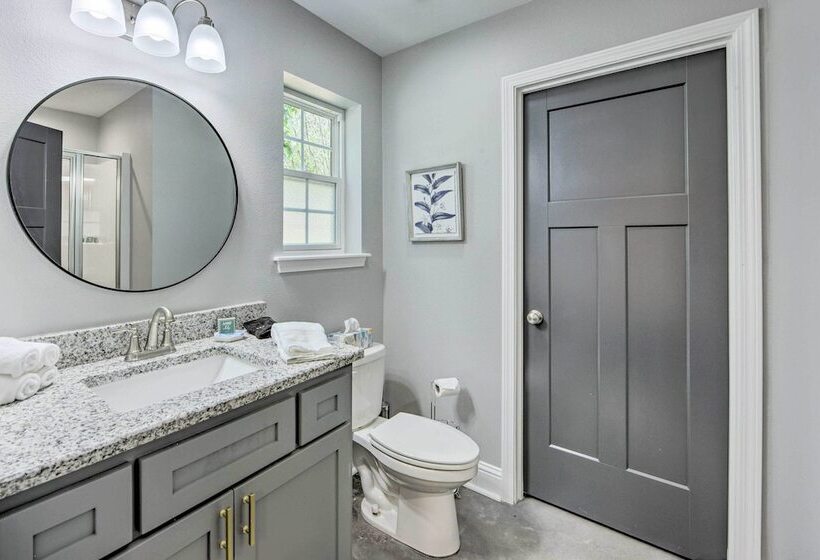 Stunning Avinger Retreat On Lake O  The Pines