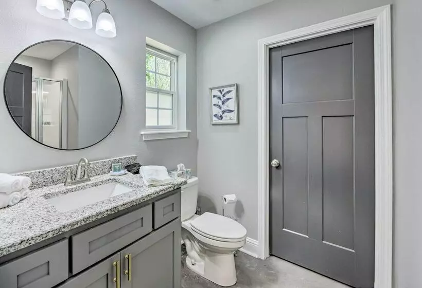 Stunning Avinger Retreat On Lake O  The Pines