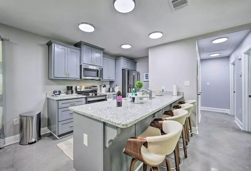 Stunning Avinger Retreat On Lake O  The Pines