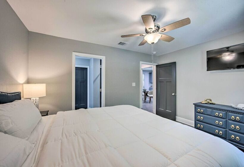 Stunning Avinger Retreat On Lake O  The Pines