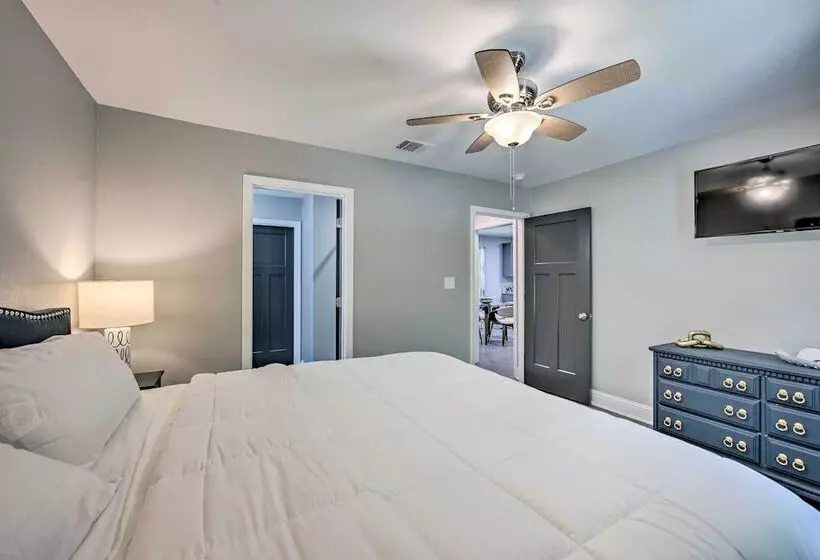 Stunning Avinger Retreat On Lake O  The Pines