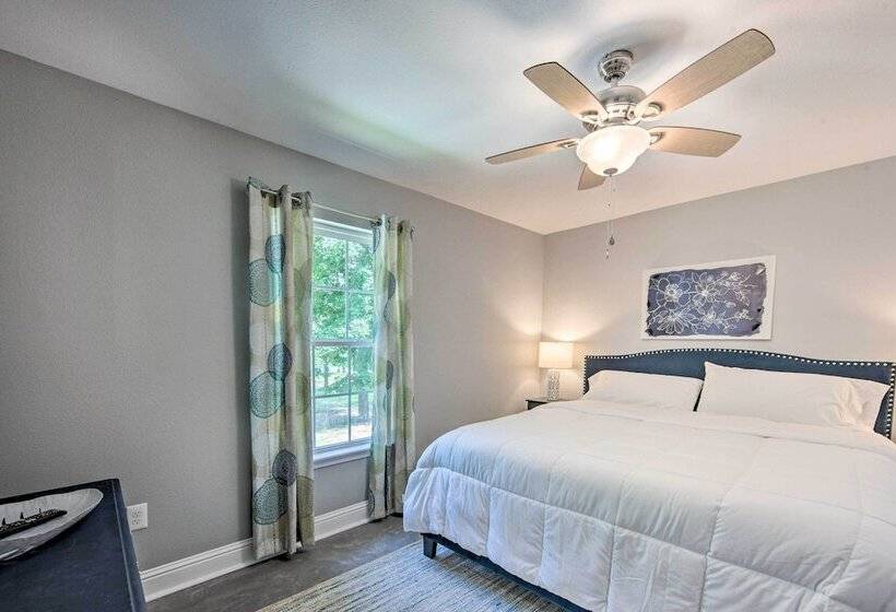 Stunning Avinger Retreat On Lake O  The Pines