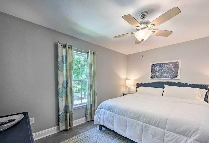 Stunning Avinger Retreat On Lake O  The Pines