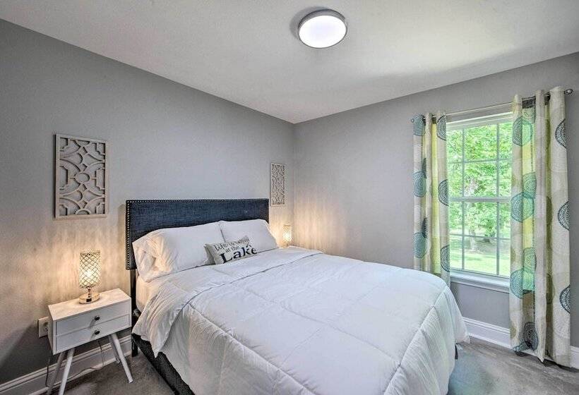 Stunning Avinger Retreat On Lake O  The Pines