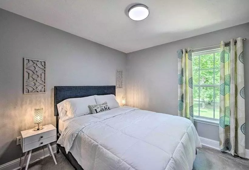 Stunning Avinger Retreat On Lake O  The Pines