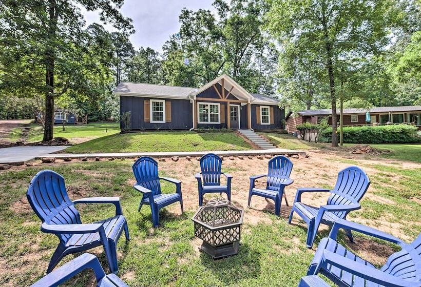 Stunning Avinger Retreat On Lake O  The Pines