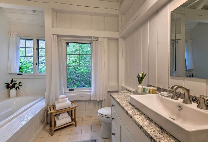 Cashiers Getaway W/ Decks & Golf Course Views