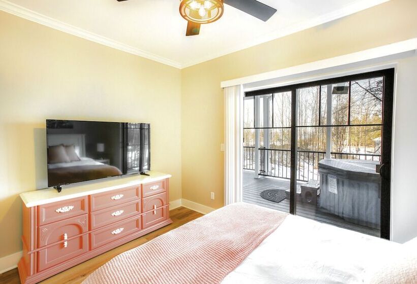 Suttons Bay Home W/ Fire Pit & Lake Views!