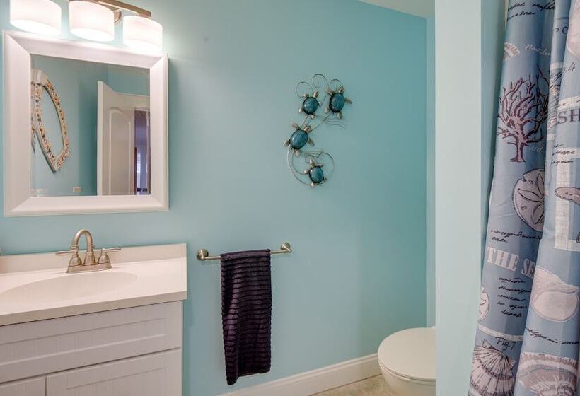 Stunning Wells Home W/ Fire Pit & Porch!