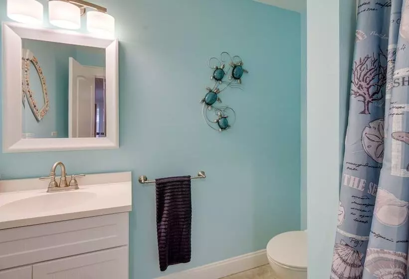 Stunning Wells Home W/ Fire Pit & Porch!